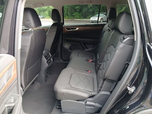 New 2025 Volkswagen Atlas SE image 23