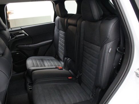 New 2026 Mitsubishi Outlander SE image 25