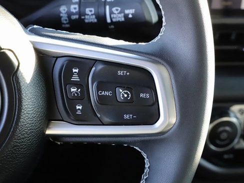 Used 2025 Jeep Wrangler Sahara image 24