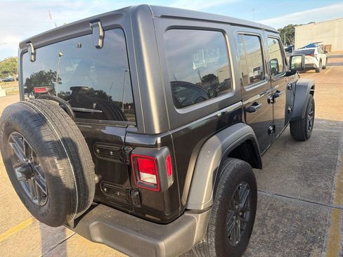 Used 2025 Jeep Wrangler Unlimited Sport AWD/4WD image 5
