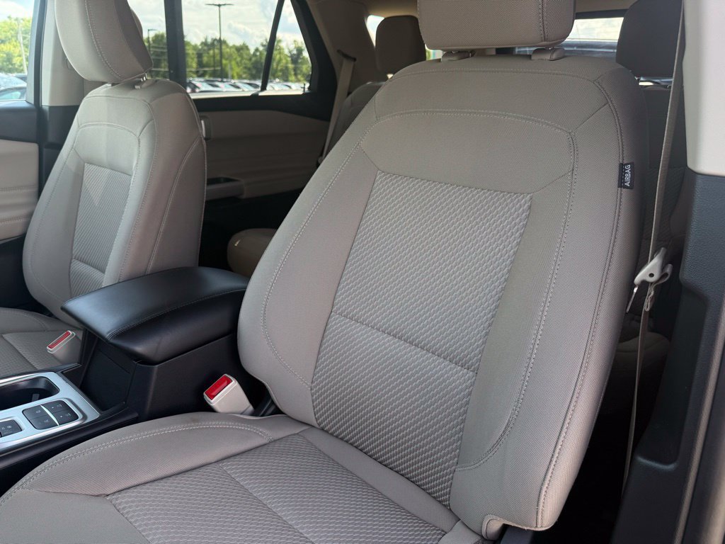 Used 2023 Ford Explorer XLT RWD image 23