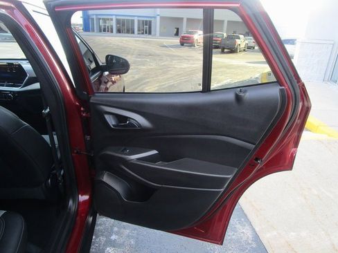 Certified 2025 Chevrolet Trax LT w/ LT Convenience Package image 21