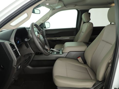 Used 2020 Ford Expedition XLT image 16