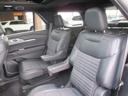 Used 2025 Ford Explorer ST-Line w/ Premium Package image 41