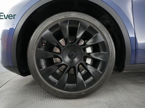 Used 2022 Tesla Model Y Long Range image 18