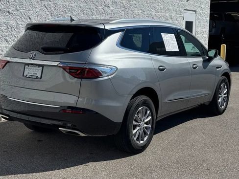 Used 2024 Buick Enclave Essence AWD/4WD image 3