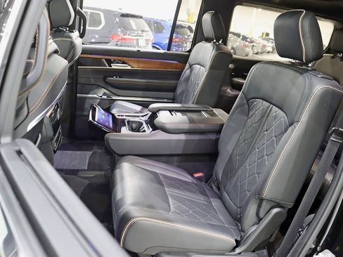 Used 2024 Jeep Grand Wagoneer Series III image 32