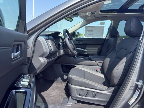 New 2026 Nissan Pathfinder SL AWD/4WD image 11