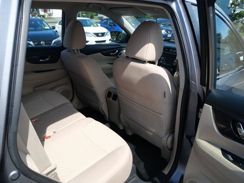 Used 2017 Nissan Rogue S AWD/4WD image 29