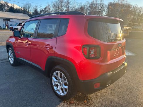 Used 2015 Jeep Renegade Latitude w/ Popular Equipment Group image 7