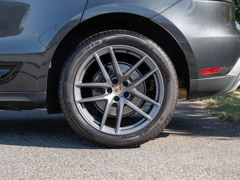 Certified 2025 Porsche Macan image 12