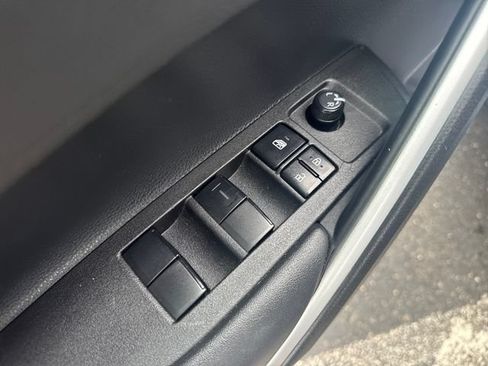 Used 2025 Toyota Corolla Cross XLE AWD/4WD image 13