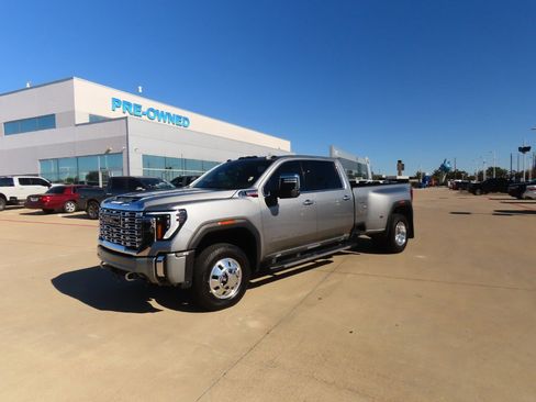 Used 2025 GMC Sierra 3500 Denali w/ Denali Reserve Package image 2