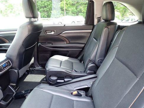 Certified 2019 Toyota Highlander Limited AWD/4WD image 18