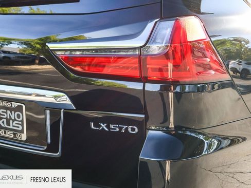 Used 2019 Lexus LX 570 4WD w/ Luxury Package image 7