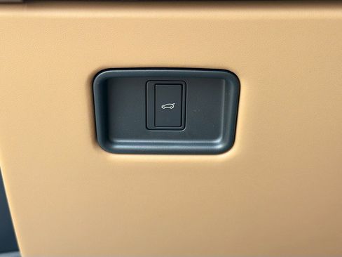 New 2026 Land Rover Range Rover SE image 36