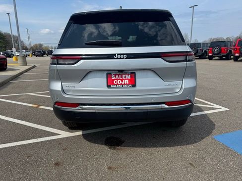 New 2026 Jeep Grand Cherokee Laredo AWD/4WD image 8