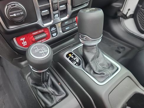 Used 2026 Jeep Wrangler Unlimited Rubicon AWD/4WD image 32
