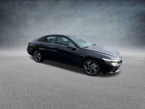 New 2025 Hyundai Elantra Limited image 27