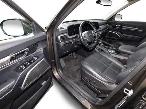 Used 2023 Kia Telluride EX w/ EX Captain's Chair Package AWD/4WD image 11