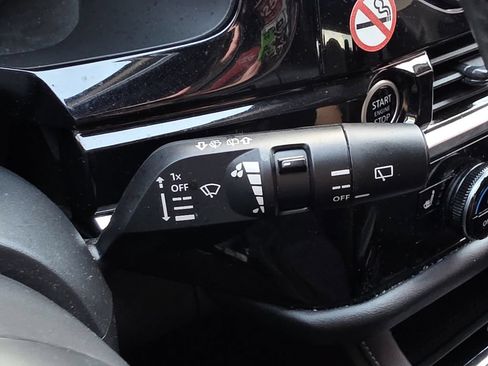 Used 2024 Nissan Pathfinder SV AWD/4WD image 31