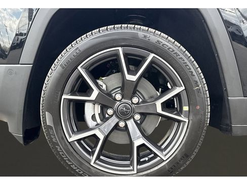 New 2026 Jeep Cherokee Overland w/ Trailer Tow Group AWD/4WD image 9