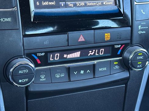 Used 2015 Toyota Camry XSE image 17