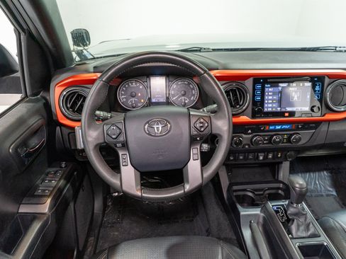 Used 2019 Toyota Tacoma TRD Off-Road AWD/4WD image 12