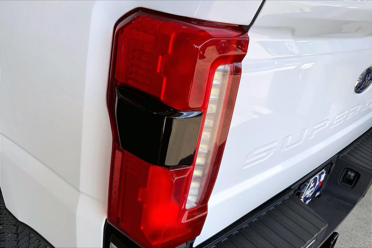 Used 2026 Ford F350 Lariat AWD/4WD image 28
