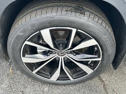 Used 2024 Volkswagen Atlas SEL Premium R-Line AWD/4WD image 36