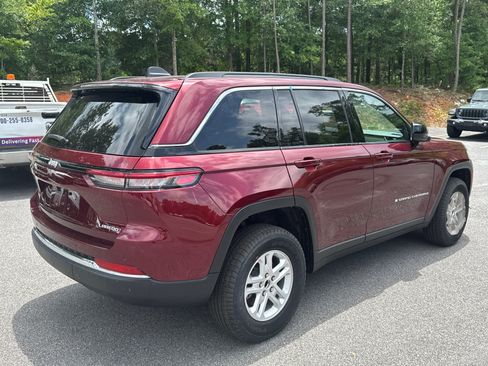 Used 2025 Jeep Grand Cherokee Laredo RWD image 5
