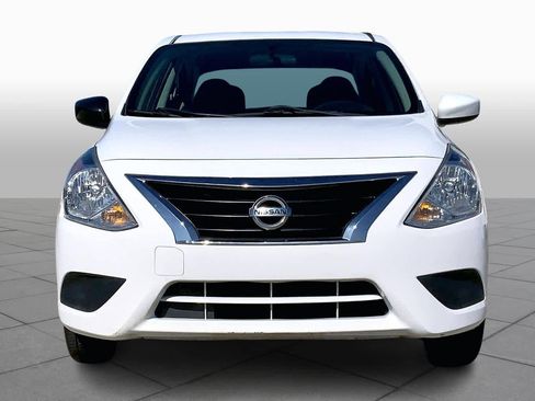 Used 2017 Nissan Versa SV image 4