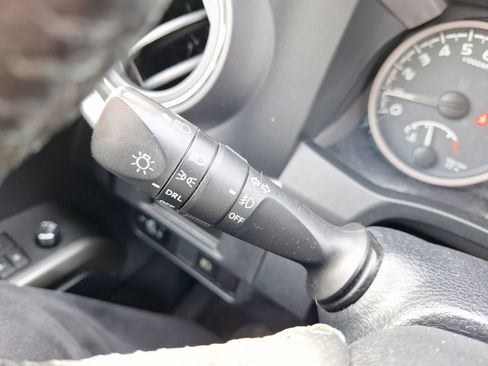 Used 2018 Toyota Tacoma SR5 image 23