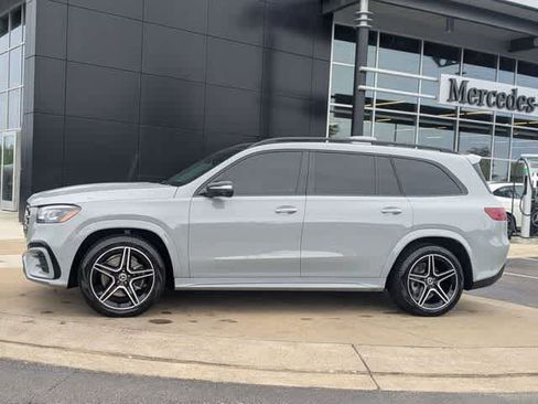 Used 2024 Mercedes-Benz GLS 450 4MATIC image 6