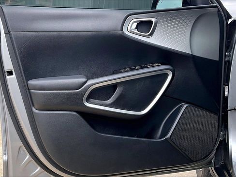 Certified 2022 Kia Soul LX w/ Technology Package image 22