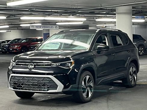 New 2026 Volkswagen Taos SE AWD/4WD image 2