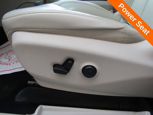 Used 2021 Chrysler Pacifica Touring-L FWD image 7