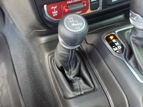 Used 2024 Jeep Gladiator Sport AWD/4WD image 32