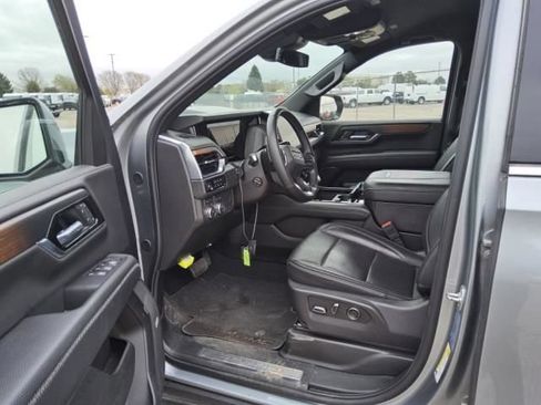 Used 2025 GMC Yukon Denali AWD/4WD image 2