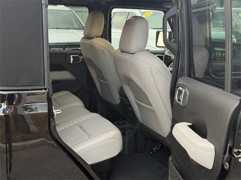 Used 2021 Jeep Gladiator Overland image 30