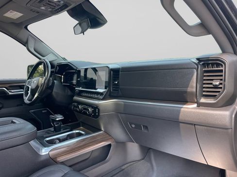 Certified 2022 Chevrolet Silverado 1500 LT Trail Boss w/ LT Trail Boss Premium Package AWD/4WD image 10