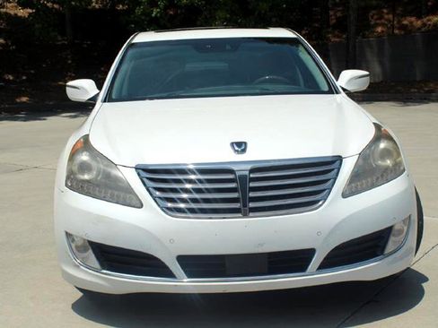 Used 2014 Hyundai Equus Signature image 2