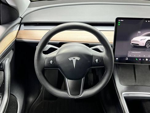 Used 2025 Tesla Model Y Long Range AWD/4WD image 24