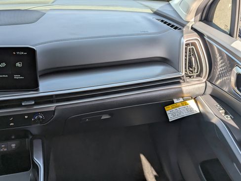 Certified 2025 Kia Sorento LX image 15