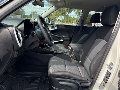 Used 2023 Kia Soul LX image 15