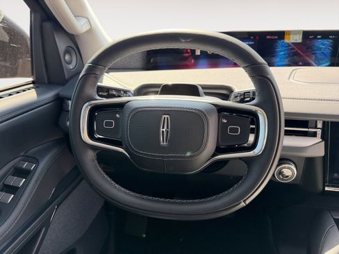 New 2026 Lincoln Navigator Reserve AWD/4WD image 12