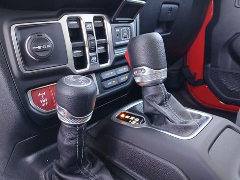 Used 2025 Jeep Wrangler Willys image 48