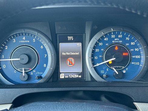 Used 2015 Toyota Sienna XLE w/ XLE Navigation Package image 35