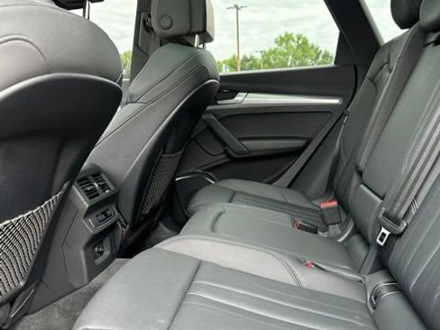 Used 2020 Audi Q5 2.0T Premium w/ Titanium Sport Package AWD/4WD image 11
