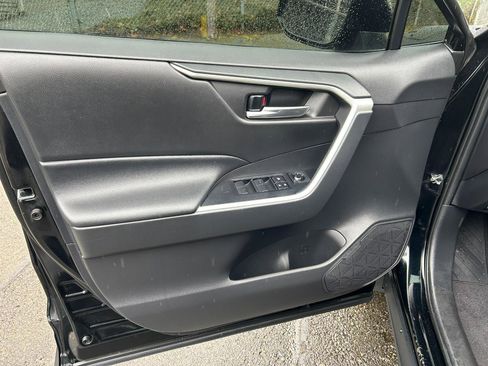 Used 2020 Toyota RAV4 XLE w/ Convenience Package image 9